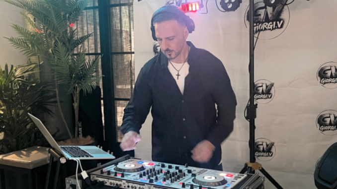 Dj Giorgi V in una delle sue perfomance