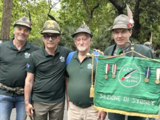 La sezione di Sydney marcia durante la parata
