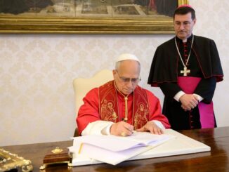 Leone XIV e l’arcivescovo Paolo Rudelli, sostituto della segreteria di Stato