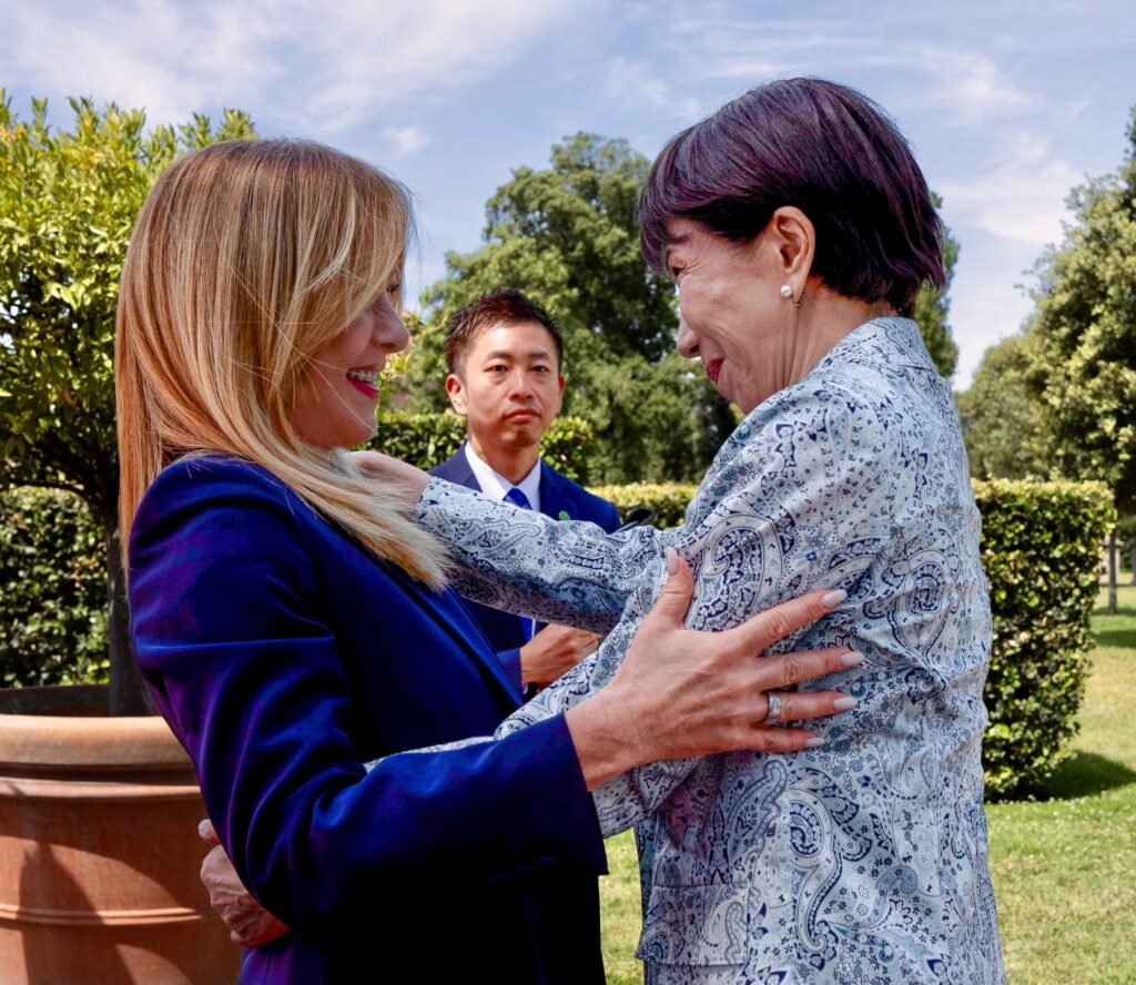 Giorgia Meloni e Sanae Takaichi