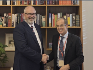 L’Ambasciatore Lener insieme al Senatore Onorevole Tim Ayres