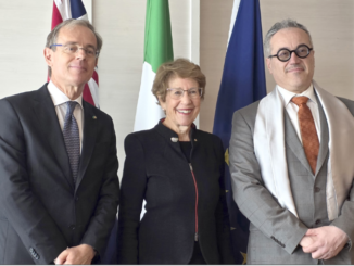 S.E. Amb. Lener, S.E. Beazley e il Console Dr. Rubagotti