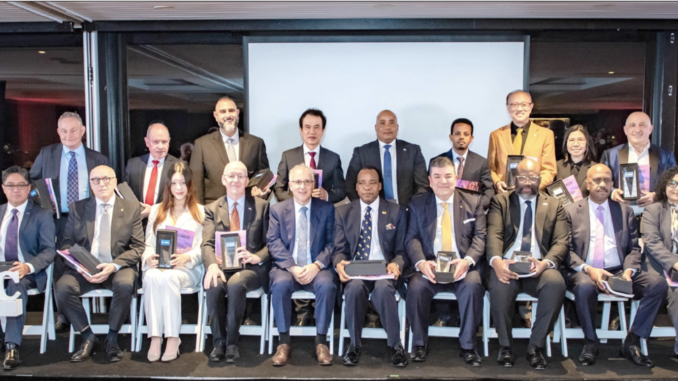 Foto ufficiale dell'evento con i diversi contributors
