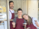 Alex con Carley e Jaymie al pop-up Scoops and Coupes
