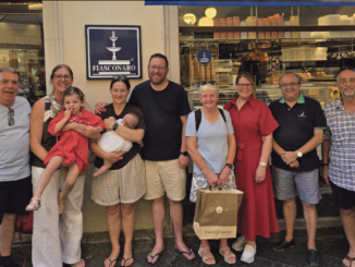 La famiglia Testa insieme ai coniugi Gullotta e Bonizzi