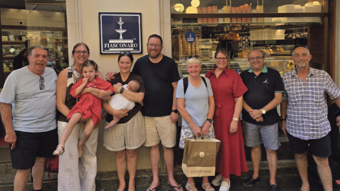 La famiglia Testa insieme ai coniugi Gullotta e Bonizzi