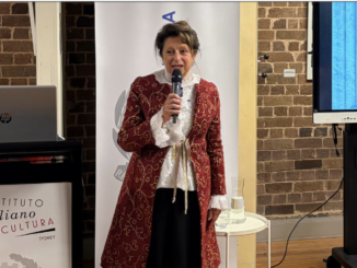 Lorraine Kypiotis durante la presentazione